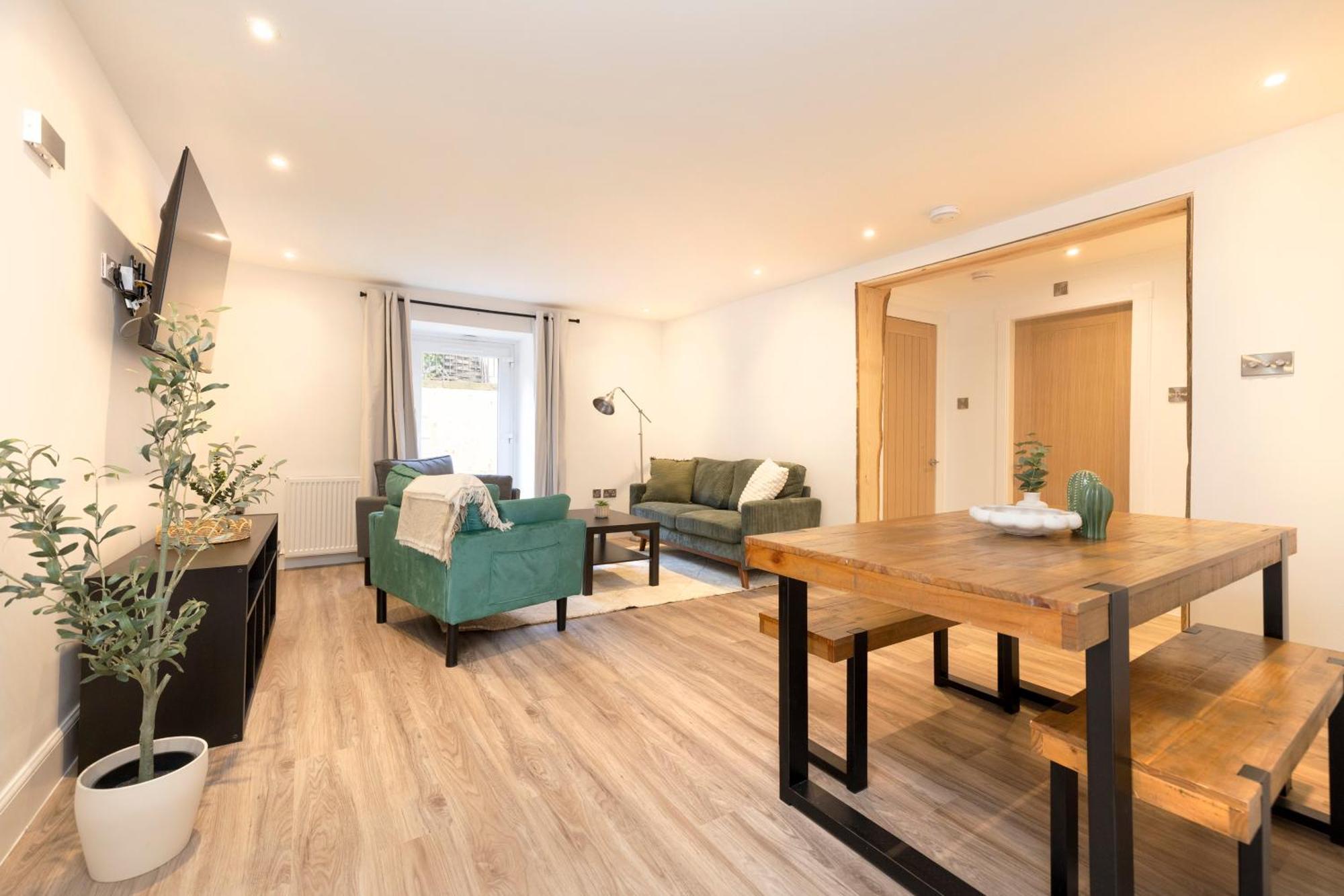 Joivy 3Br Flat In Haymarket With Free Parking Edinburgh Bagian luar foto