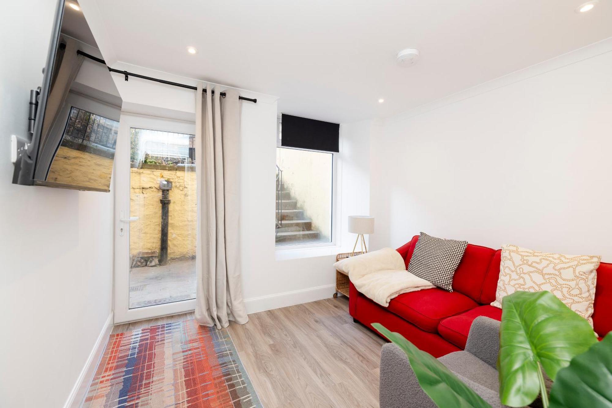 Joivy 3Br Flat In Haymarket With Free Parking Edinburgh Bagian luar foto