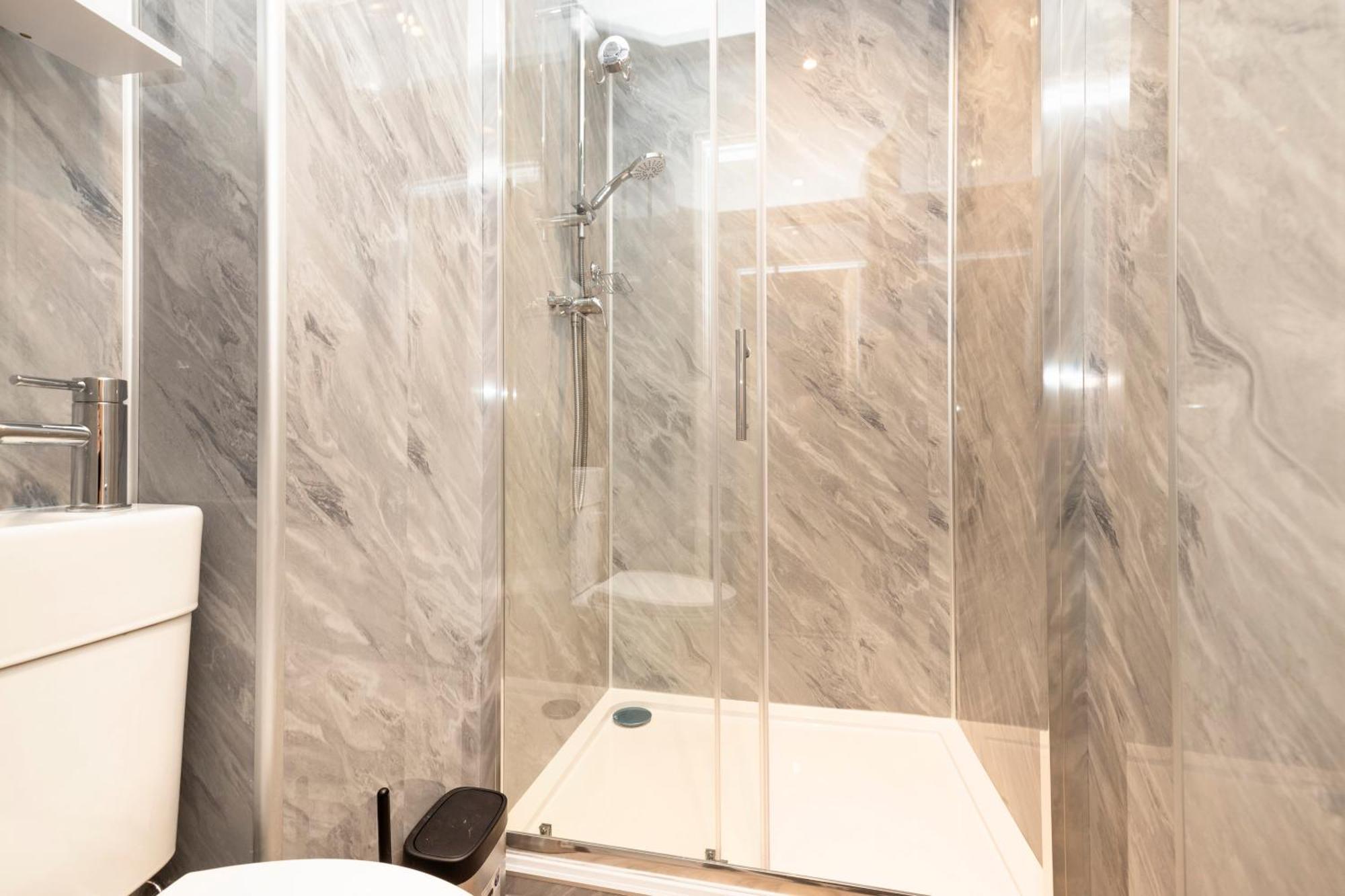 Joivy 3Br Flat In Haymarket With Free Parking Edinburgh Bagian luar foto