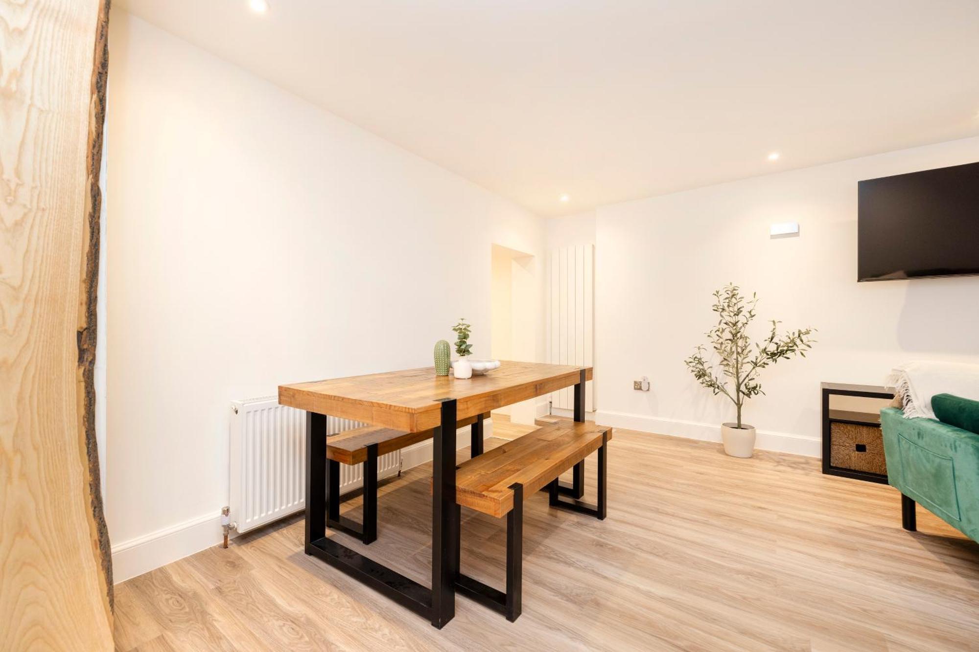 Joivy 3Br Flat In Haymarket With Free Parking Edinburgh Bagian luar foto