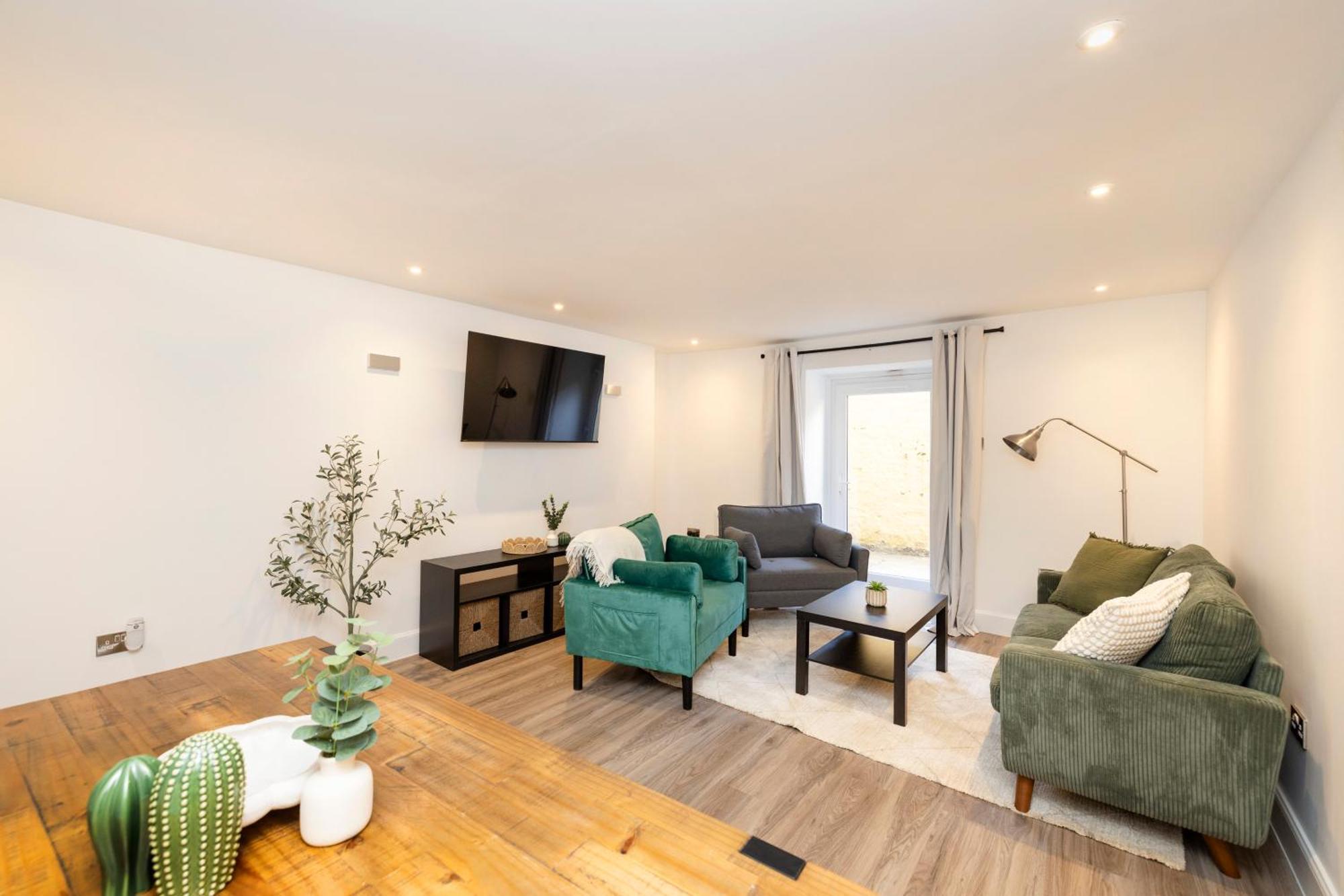 Joivy 3Br Flat In Haymarket With Free Parking Edinburgh Bagian luar foto