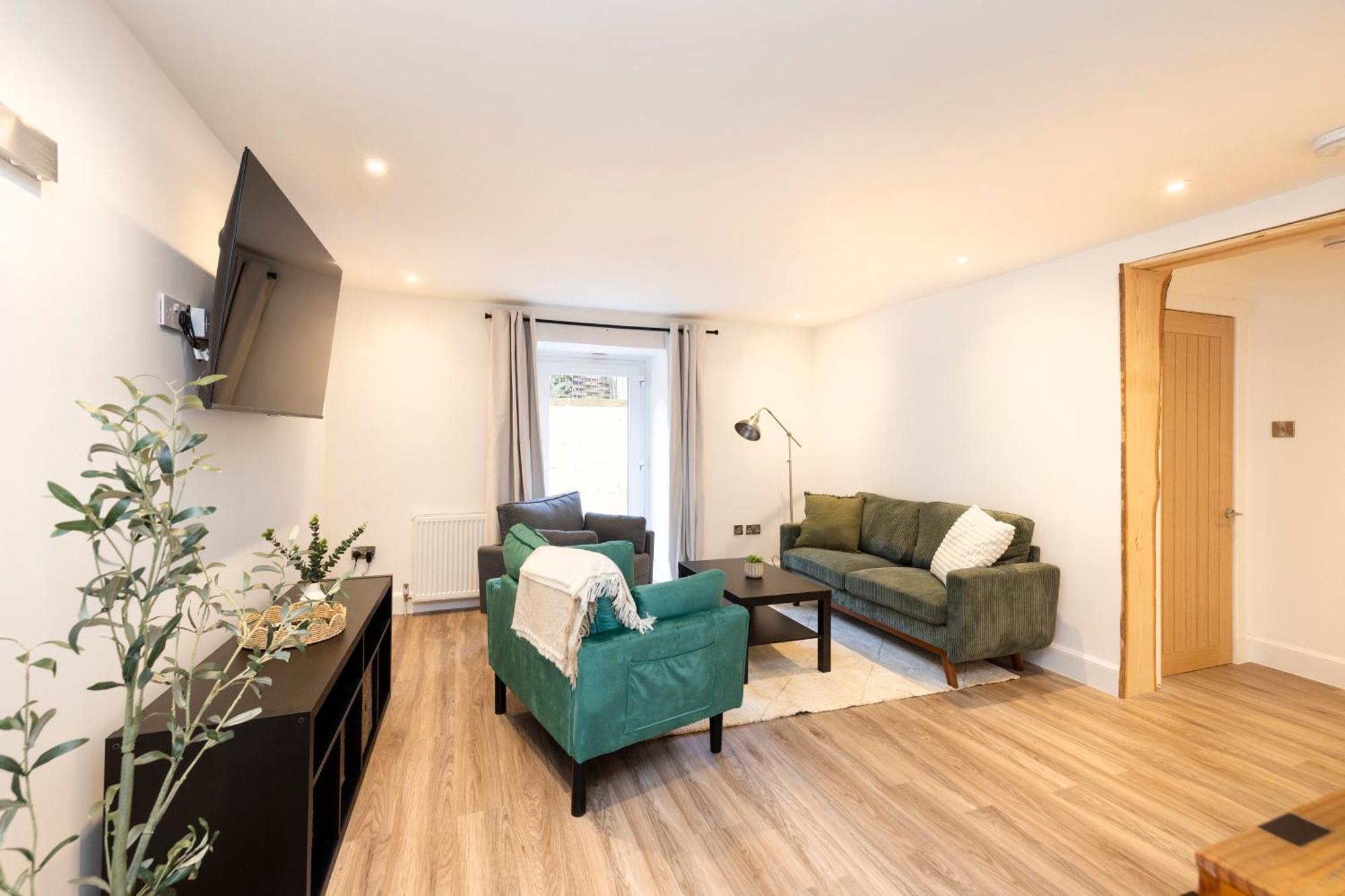 Joivy 3Br Flat In Haymarket With Free Parking Edinburgh Bagian luar foto