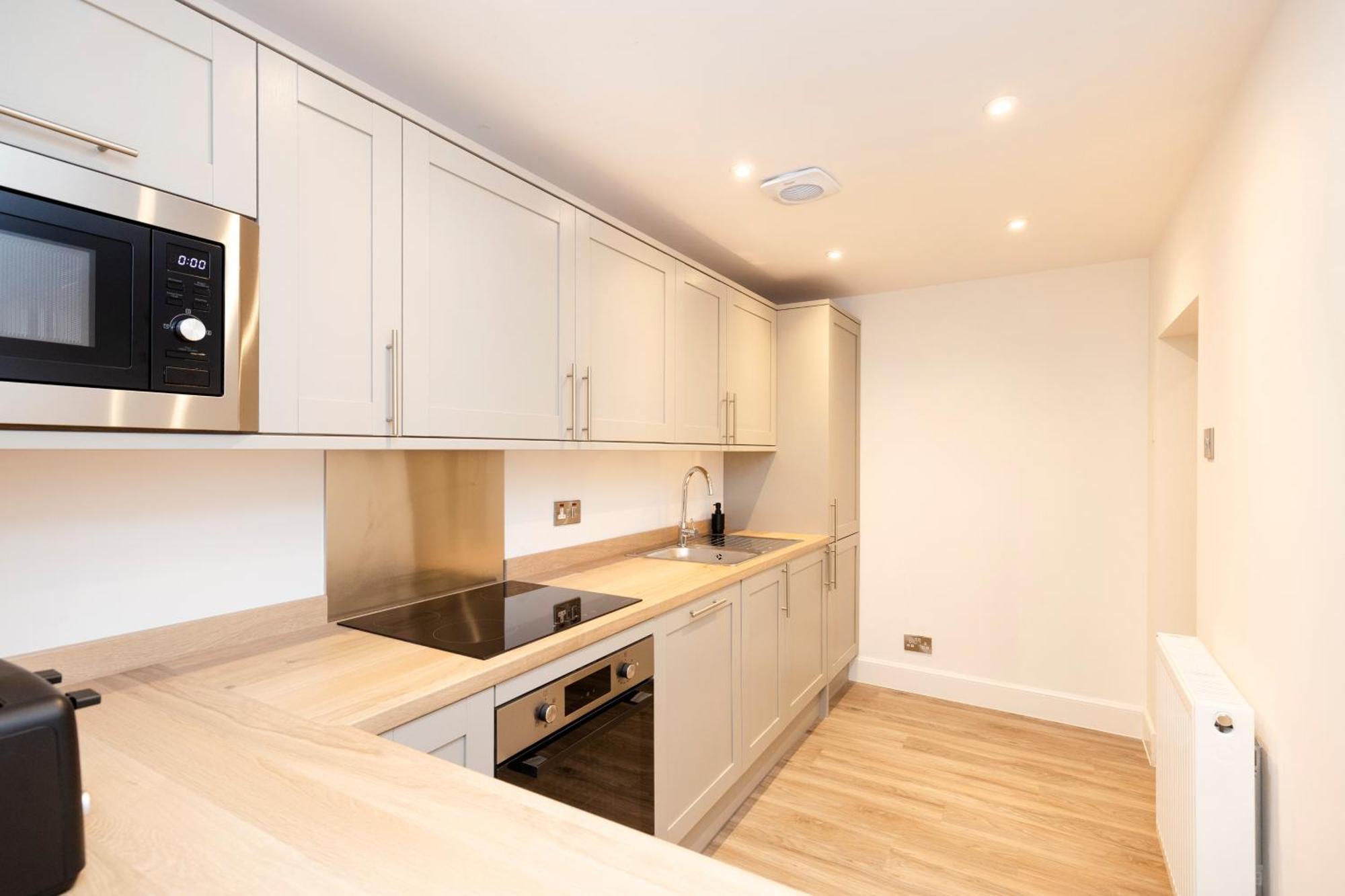 Joivy 3Br Flat In Haymarket With Free Parking Edinburgh Bagian luar foto