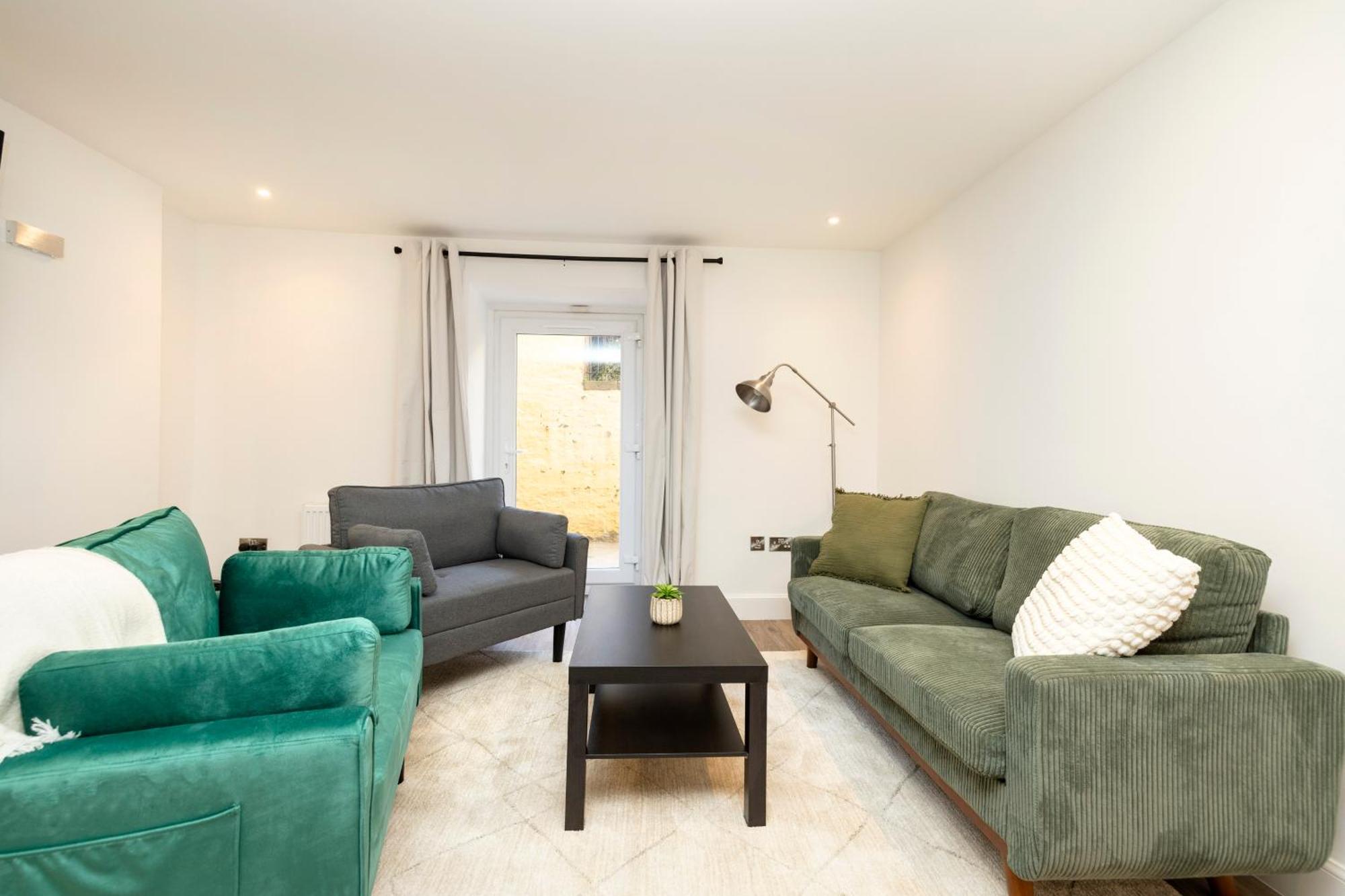 Joivy 3Br Flat In Haymarket With Free Parking Edinburgh Bagian luar foto
