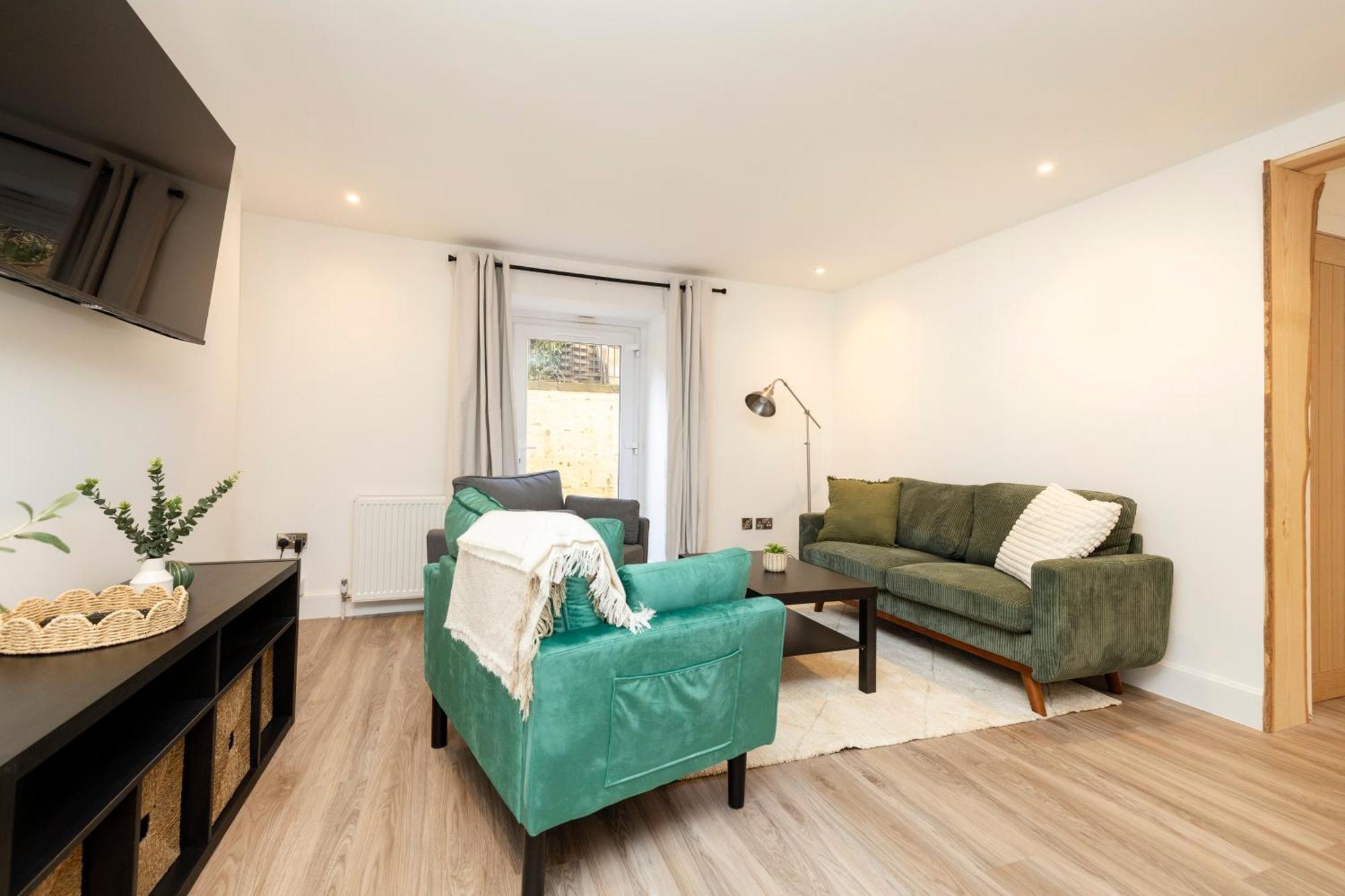 Joivy 3Br Flat In Haymarket With Free Parking Edinburgh Bagian luar foto