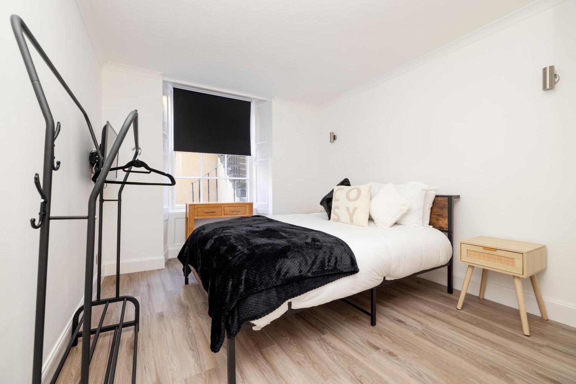 Joivy 3Br Flat In Haymarket With Free Parking Edinburgh Bagian luar foto