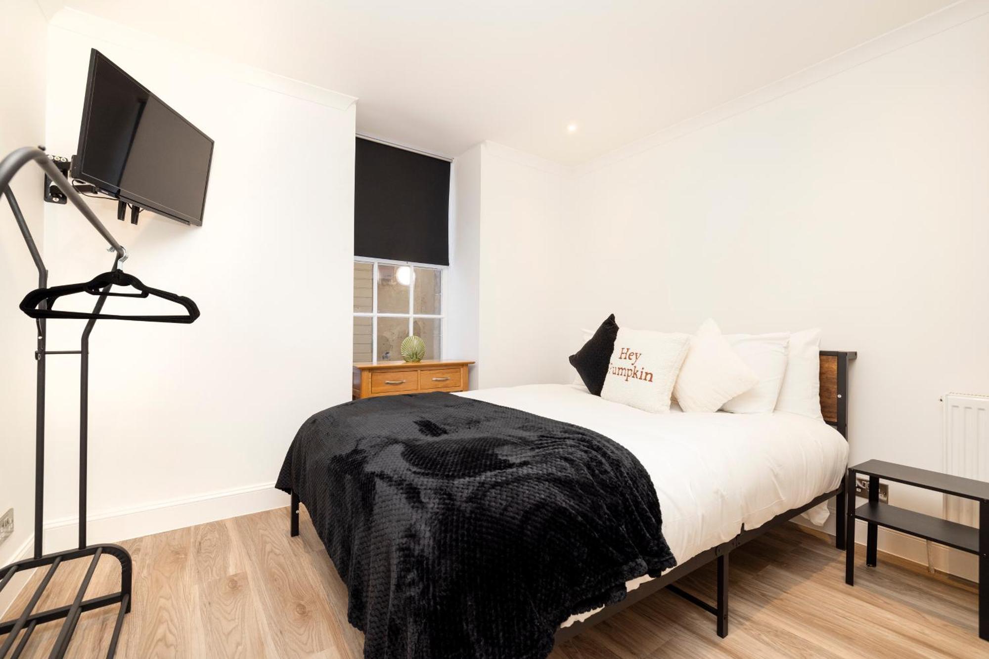 Joivy 3Br Flat In Haymarket With Free Parking Edinburgh Bagian luar foto