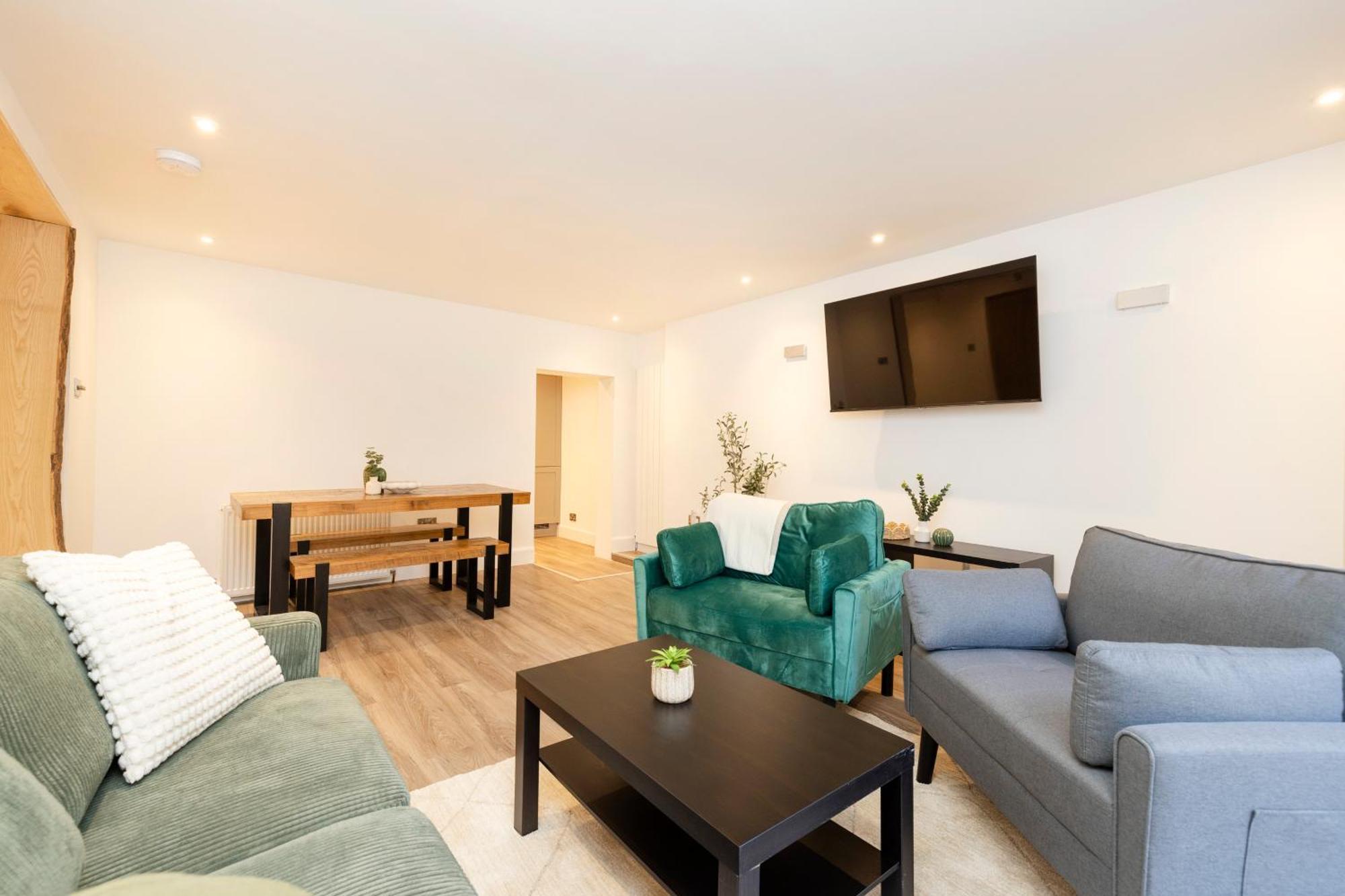 Joivy 3Br Flat In Haymarket With Free Parking Edinburgh Bagian luar foto