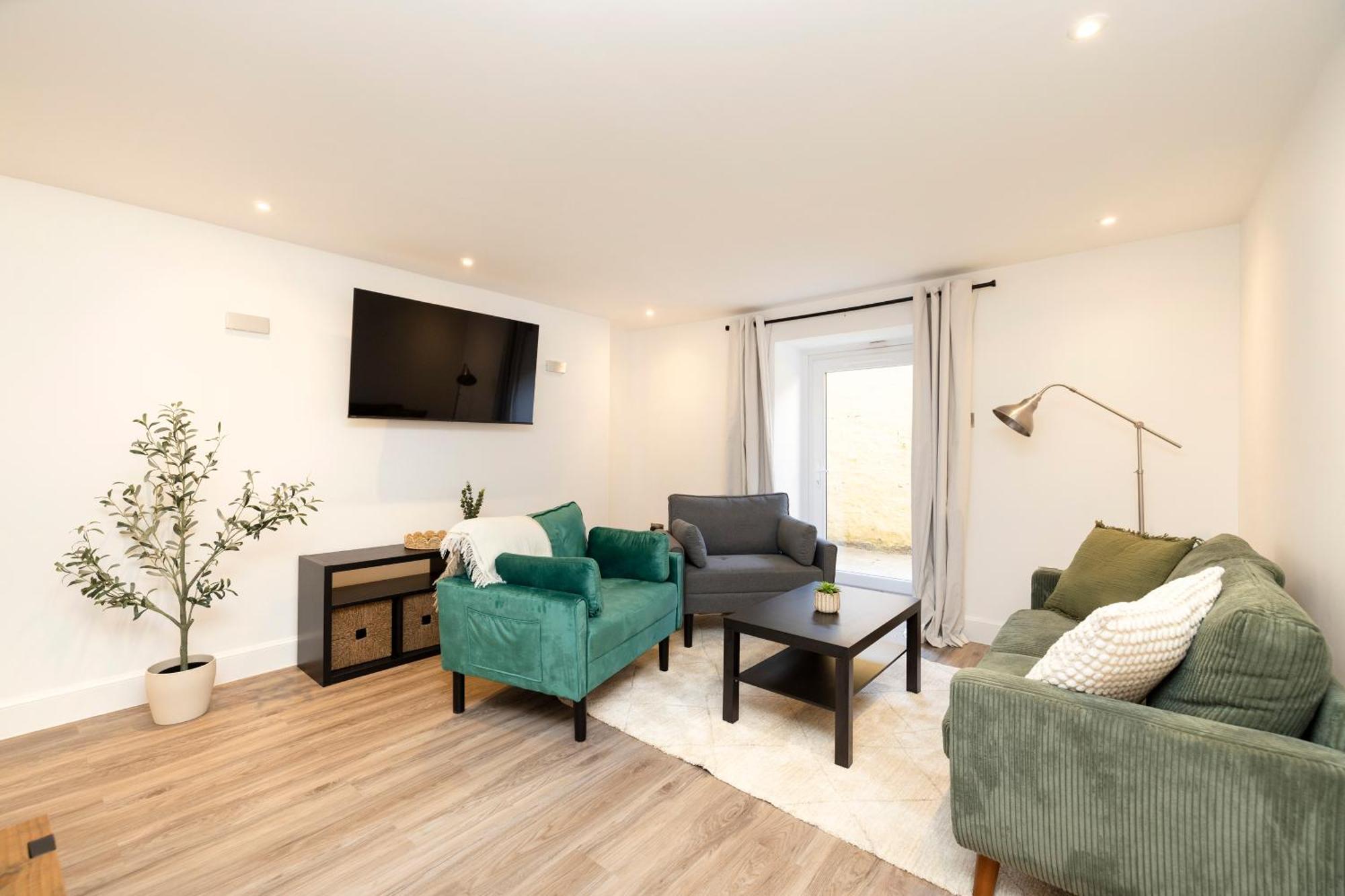 Joivy 3Br Flat In Haymarket With Free Parking Edinburgh Bagian luar foto