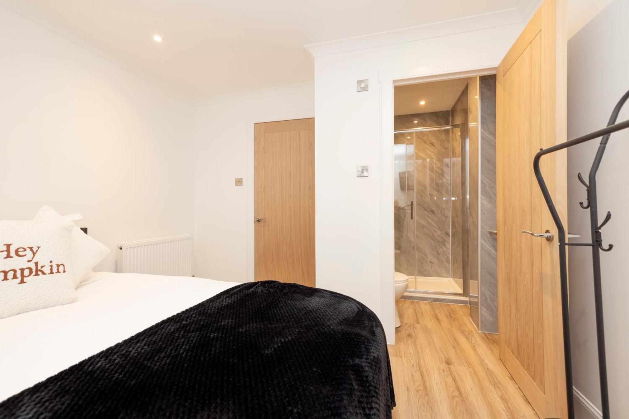 Joivy 3Br Flat In Haymarket With Free Parking Edinburgh Bagian luar foto