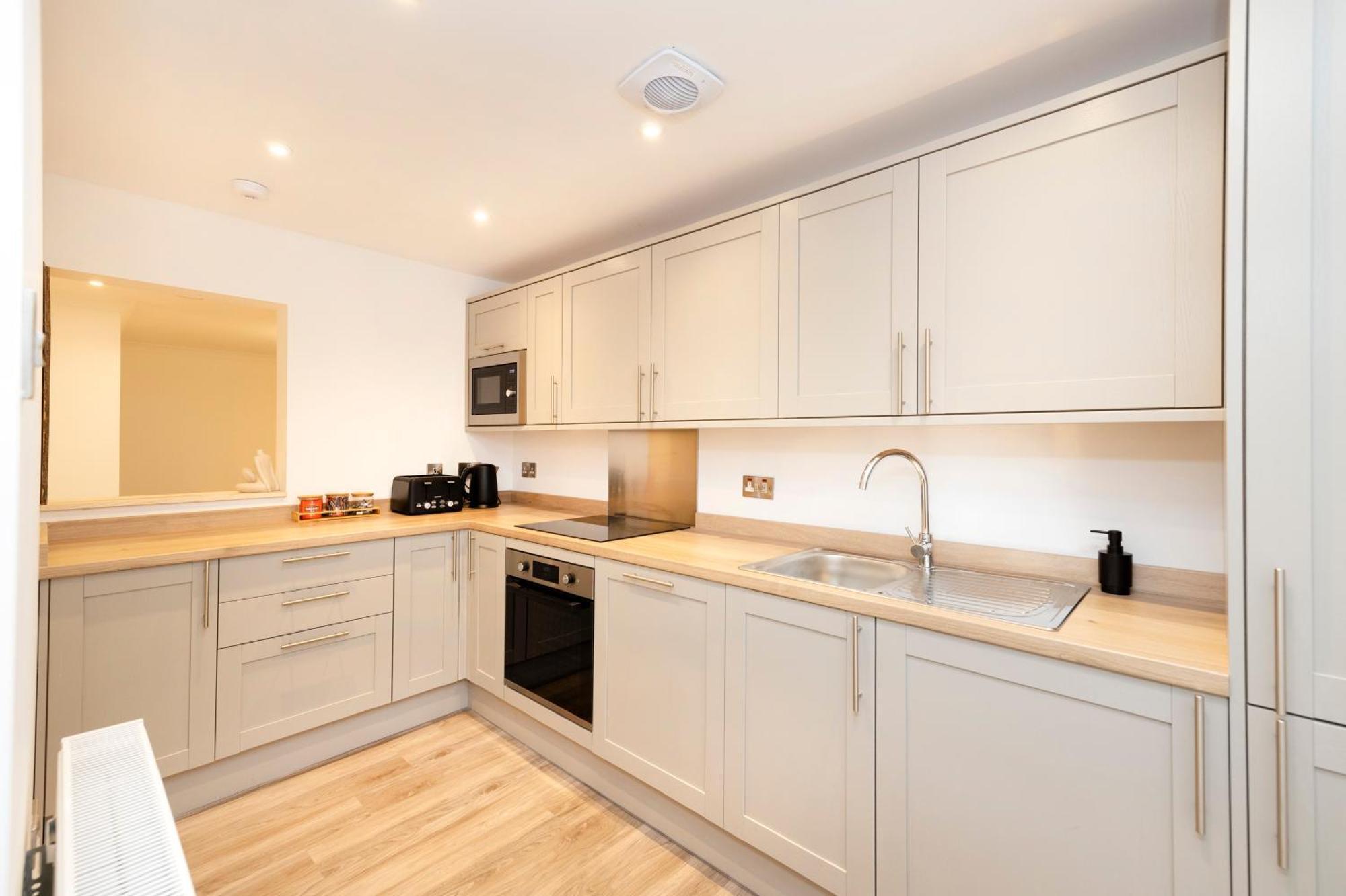 Joivy 3Br Flat In Haymarket With Free Parking Edinburgh Bagian luar foto
