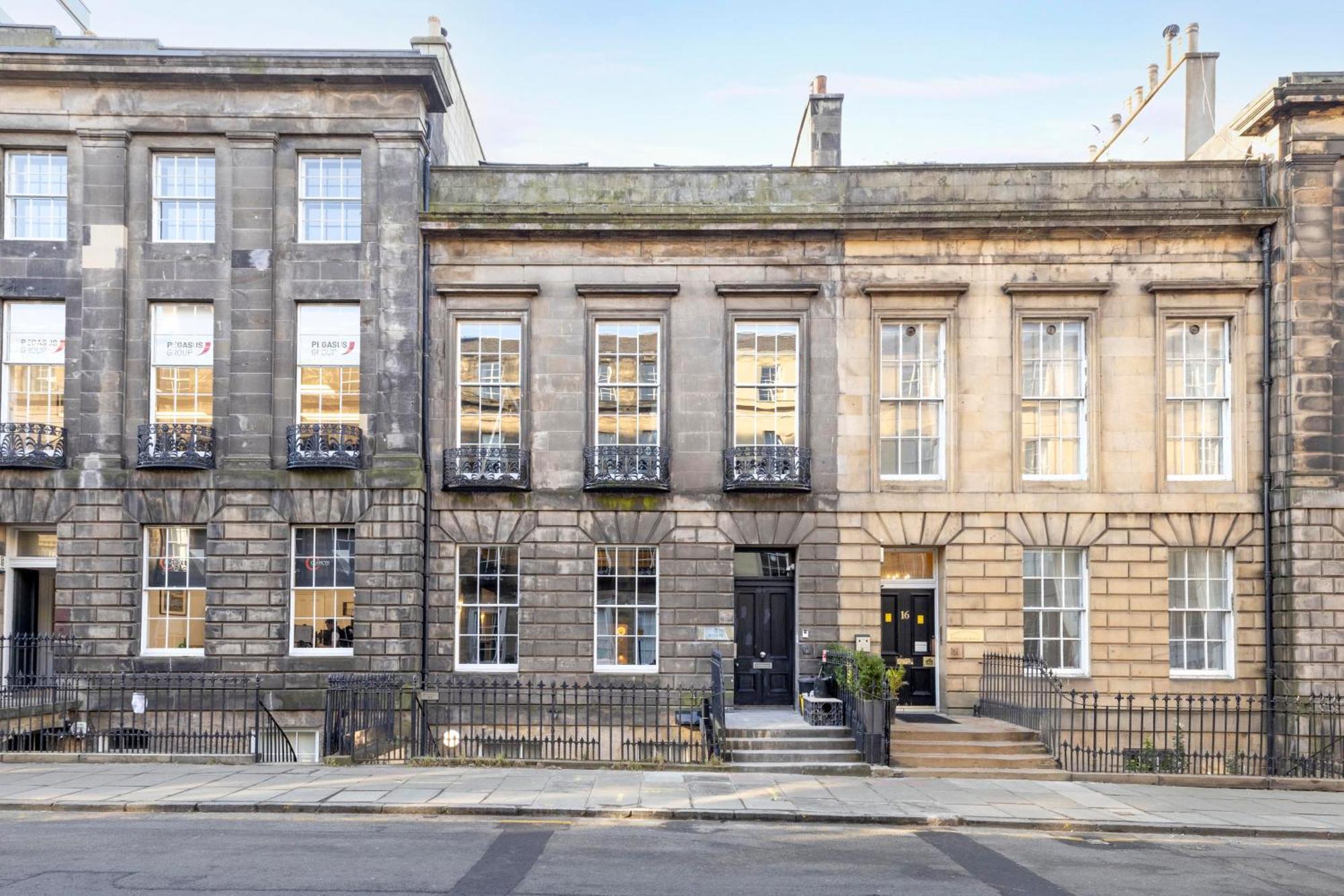 Joivy 3Br Flat In Haymarket With Free Parking Edinburgh Bagian luar foto